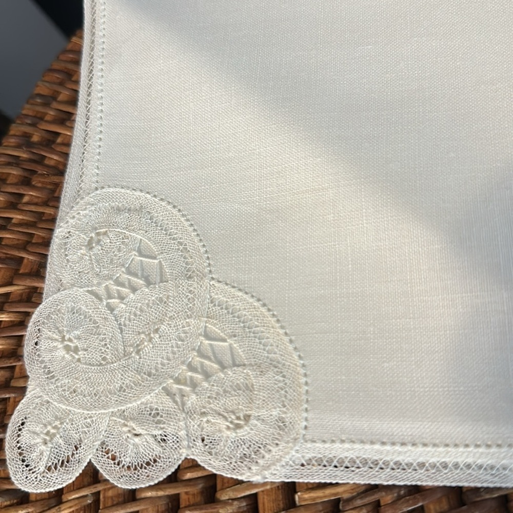 New Set of 4 Vintage 1970’d Battenburg Lace White Linen Table Napkins - Picture 6 of 7